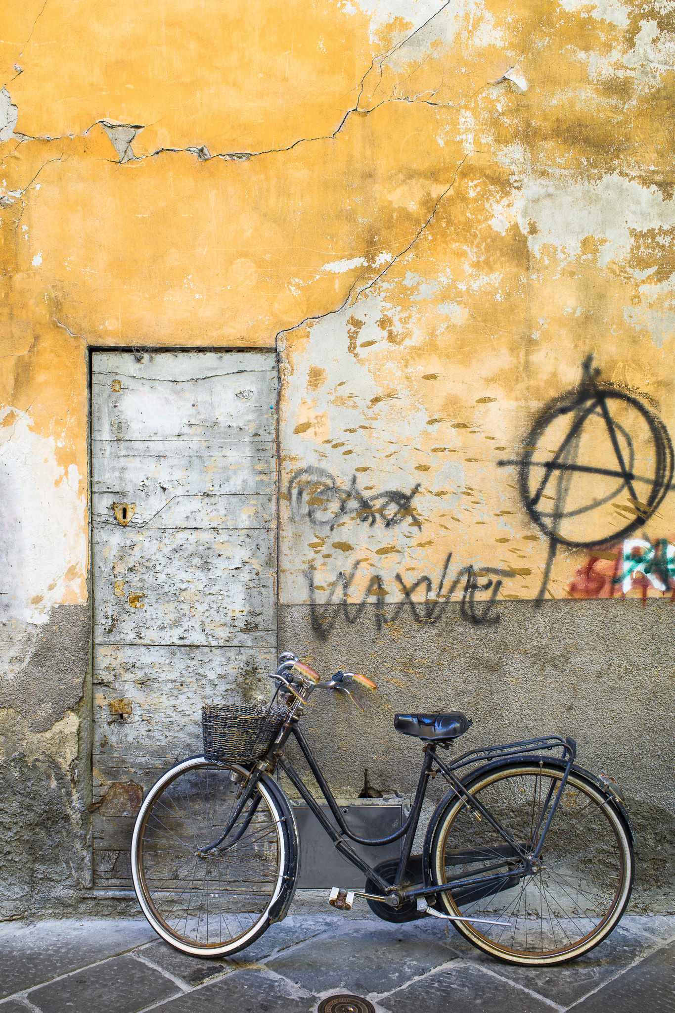 Bicycle Leaning Against Graffiti Wall in European City – Urban Wall Art
